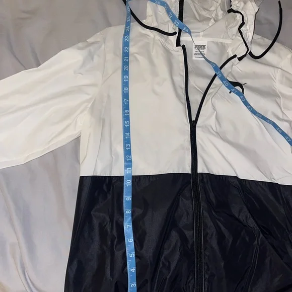 PINK Windbreaker - Picture 9 of 9